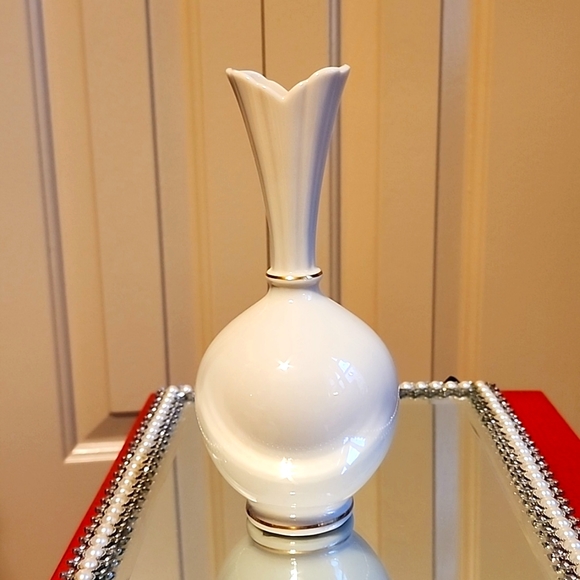 Lenox accents bud vase! - Picture 3 of 5